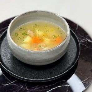 Куриный суп на крутом бульоне с лапшой